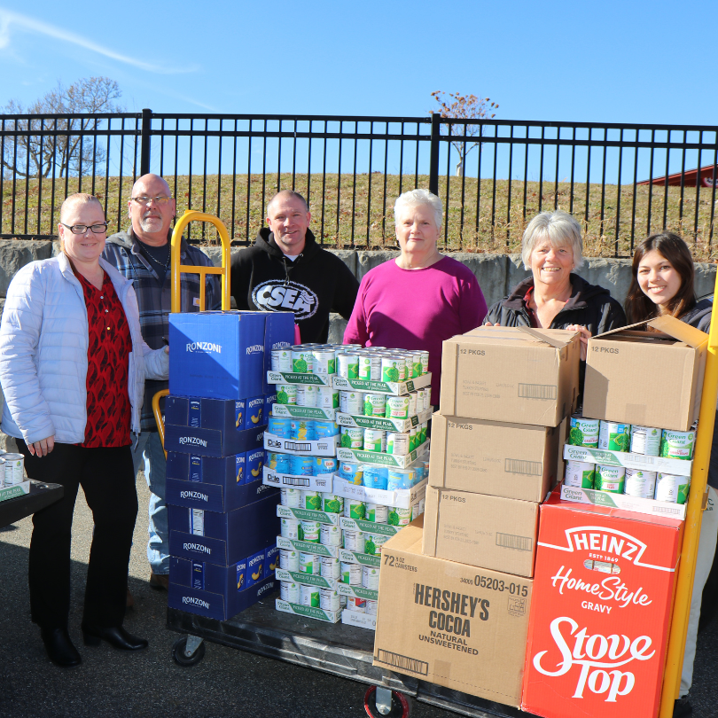 CSEA leaders from state correctional facilities in the Hudson Valley collect food for veterans in need.