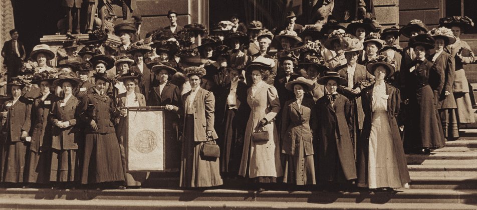Image of union women and men in 1909 standing on stairs supporting women's right to vote