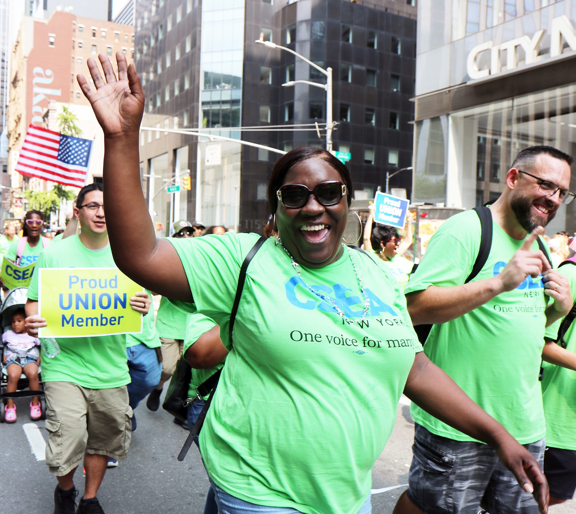 Woman_waving_during_parade